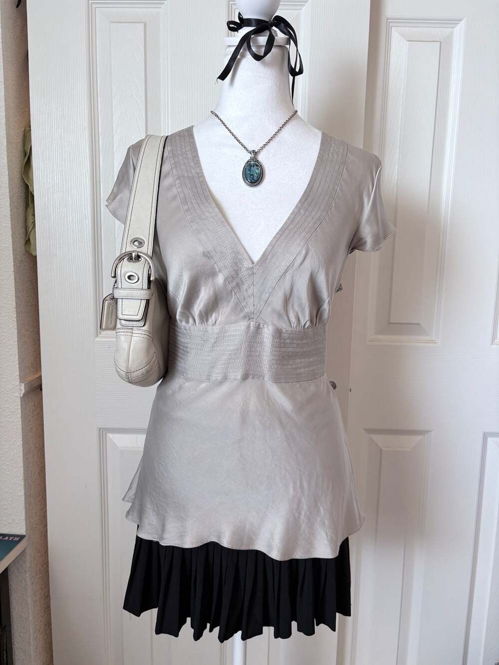 Y2K Express Design Studio Silk Blend V-Neck Tie Back Blouse Size L